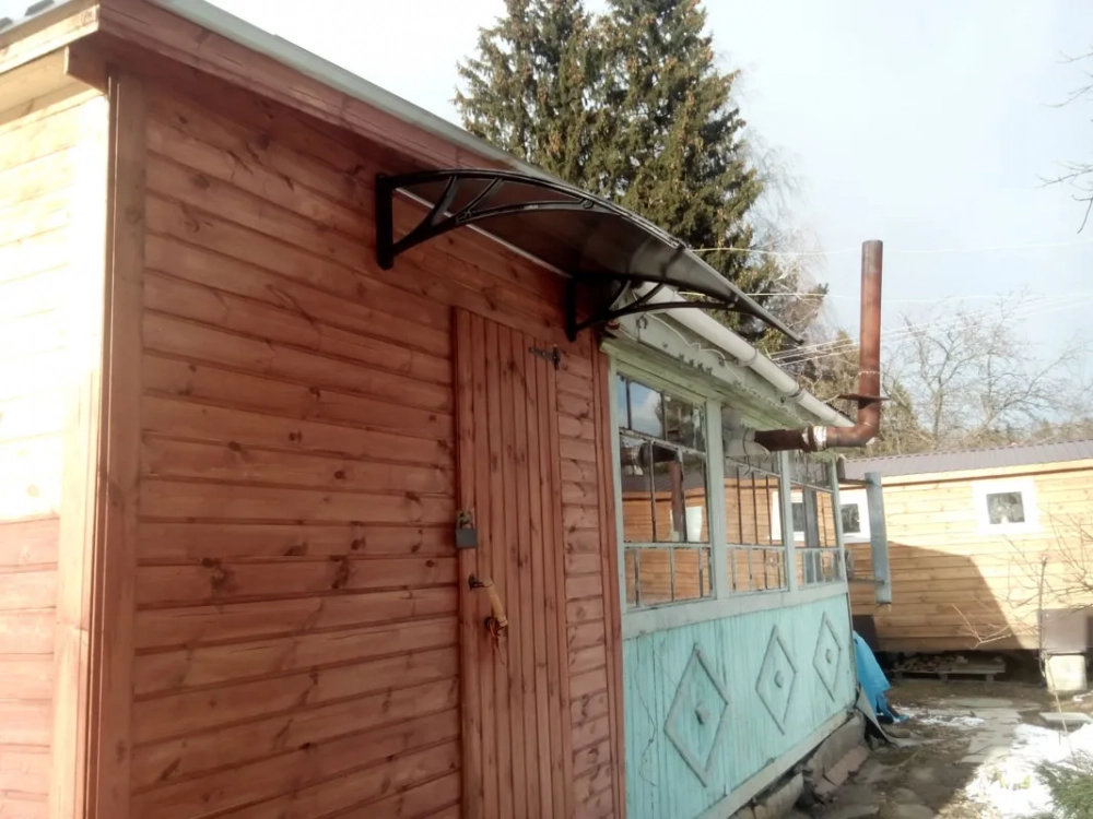 Купить Козырек 1500 мм из поликарбоната бронзовый с коричневым кронштейном в Екатеринбурге