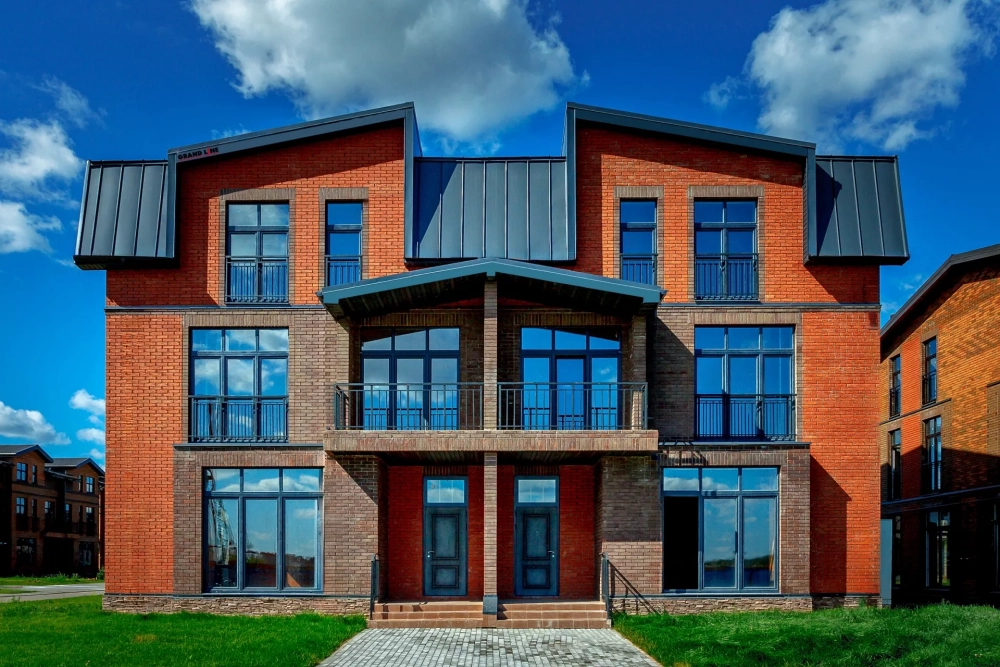 Купить Кликфальц Grand Line с пленкой на замках с поурытием Satin Matt в Екатеринбурге